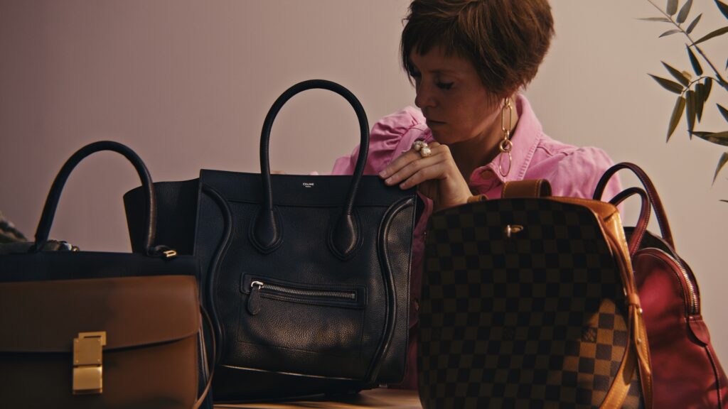 Luxe handtas met detailfoto's klaar voor een offerteaanvraag.